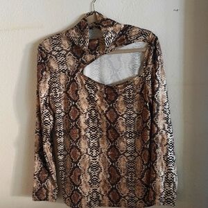 SNAKESKIN DESIGN PEEKABOO NECK TURTLE NECK SOFT BY SHEIN CURVE XL
